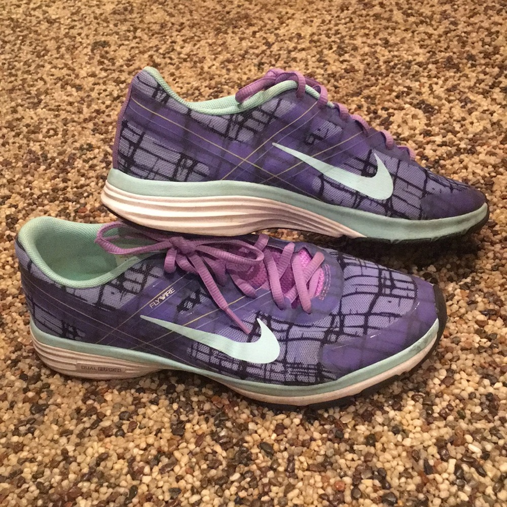Woman’s Nike dual fusion training shoes size 9